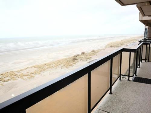 Apartment in Nieuwpoort with Sea Views Hotel in Koksijde