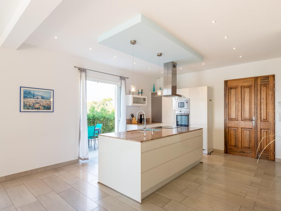 Villa Mathilda with pool close to Nice Hotel in Cagnes-sur-Mer