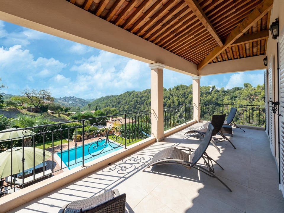 Villa Mathilda with pool close to Nice Hotel in Cagnes-sur-Mer