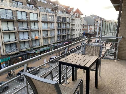 Apartment Nieuwpoort near Beach  Marina Hotel in Koksijde