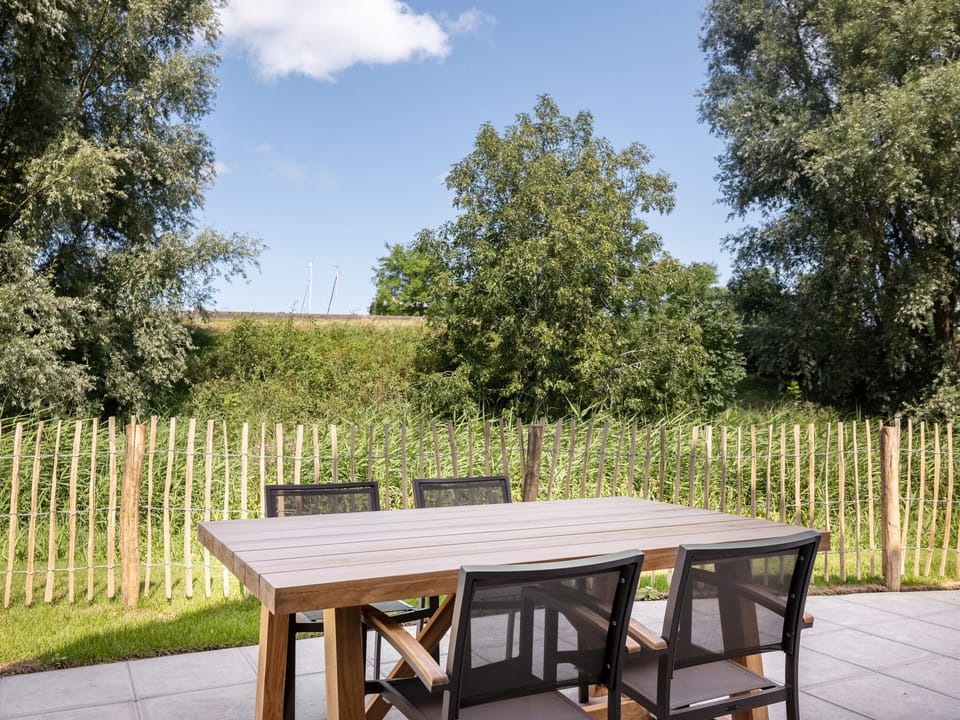 Luxury villa with sauna, located on the water in a holiday park Resort in Wolphaartsdijk