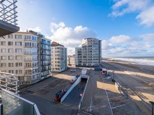 Cozy studio with sleeping area and sea view Hotel in Middelkerke