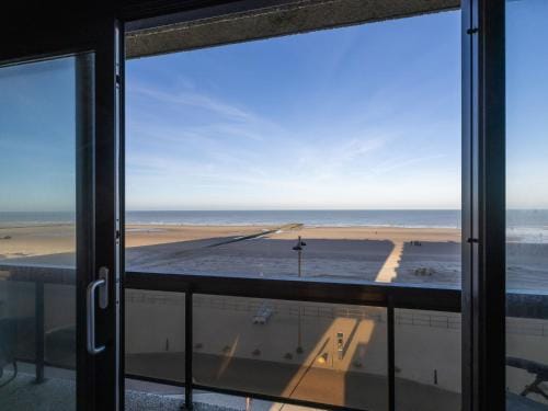 Corner apartment with frontal sea view Hotel in Middelkerke