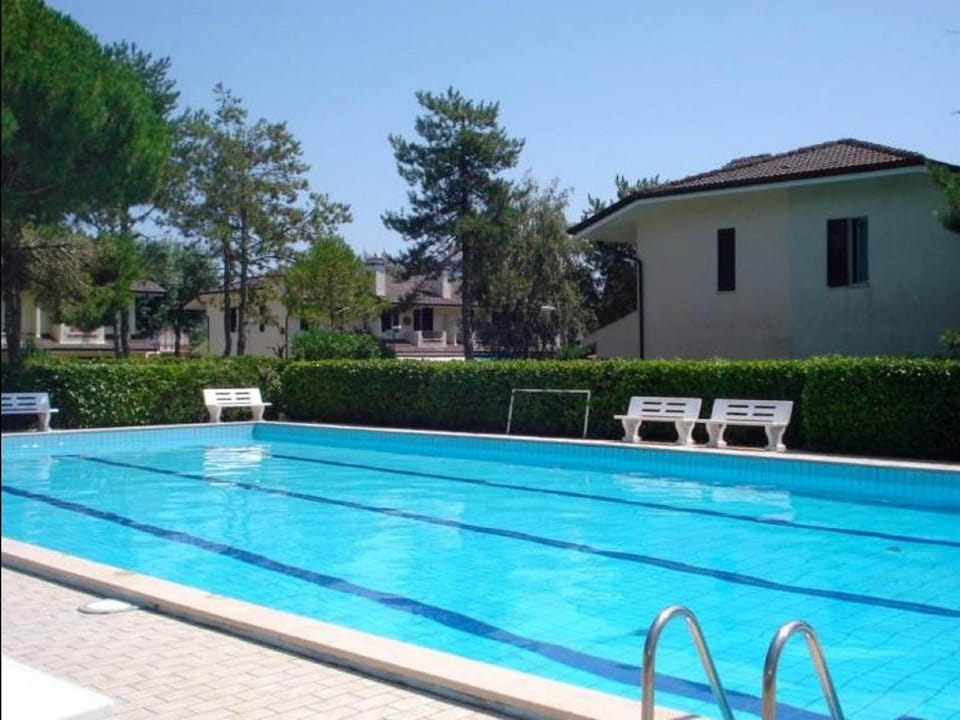 Belvilla by OYO Lovely villa with private garden Hotel in Porto Santa Margherita