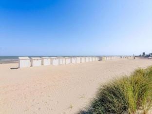Charming Apartment Near Beach Hotel in De Panne