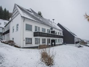 Ferienwohnung mit Terrasse bei Winterberg Hotel in Winterberg