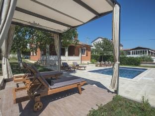 Villa in Peroj with Private Pool  Near Beach Hotel in Peroj