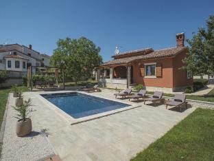 Villa in Peroj with Private Pool  Near Beach Hotel in Peroj