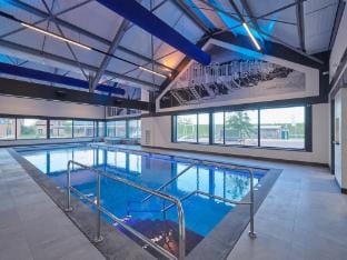Villa by Lake Veere with Modern Amenities Hotel in Wolphaartsdijk