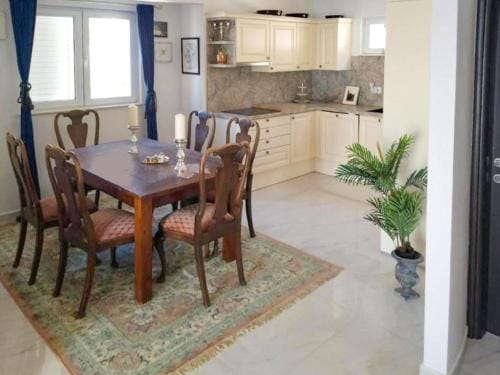Holiday Home by the Sea with Pool Hotel in Makarska