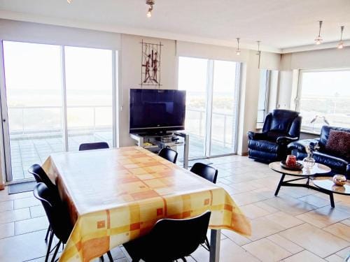 Apartment in Nieuwpoort with Sea Views Hotel in Koksijde