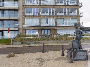 Ground floor apartment with sea view and garage Hotel in Middelkerke