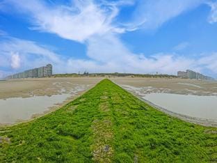 Beautiful apartment with phenomenal sea view Hotel in Middelkerke