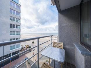 Cozy studio with terrace and sea view Hotel in Middelkerke