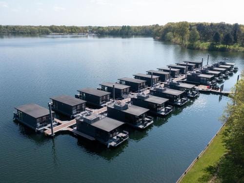 Houseboat Mookerplas with a view Hotel in Limburg (province)