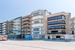 Apartment on Sea Wall with Stunning Views Hotel in Koksijde