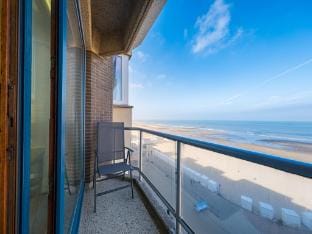 Apartment on the 6th floor with sea view Hotel in Middelkerke