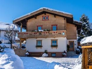 Apartment with garden in the Salzburg region Hotel in Piesendorf