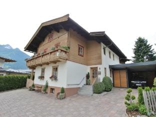 Apartment with garden in the Salzburg region Hotel in Piesendorf