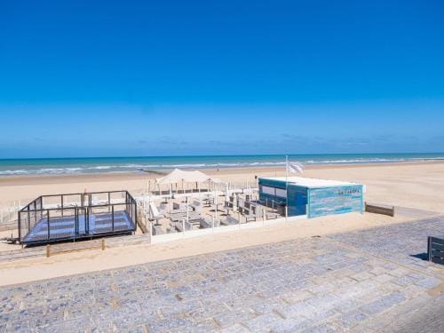 Apartment with 3 bedrooms and sea view Hotel in Middelkerke