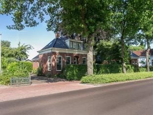 Shared Garden Apartment Retreat Hotel in Vrouwenpolder