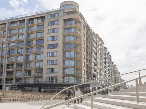 Apartment with frontal sea-views Hotel in Middelkerke