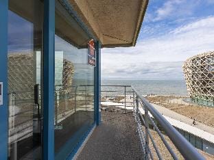 Apartment with frontal sea-views Hotel in Middelkerke