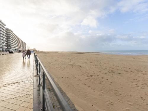 Luxury apartment with stunning sea views Hotel in Middelkerke