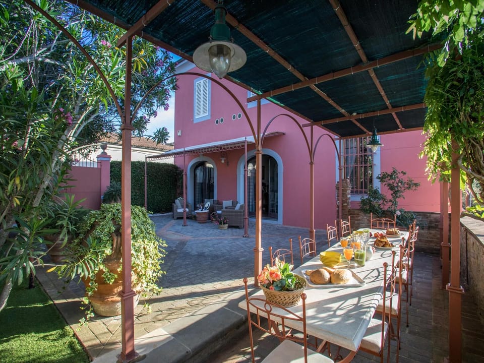 Peccioli Villa Retreat Hotel in Tuscany