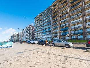 Apartment on the 8th floor with sea view Hotel in Middelkerke