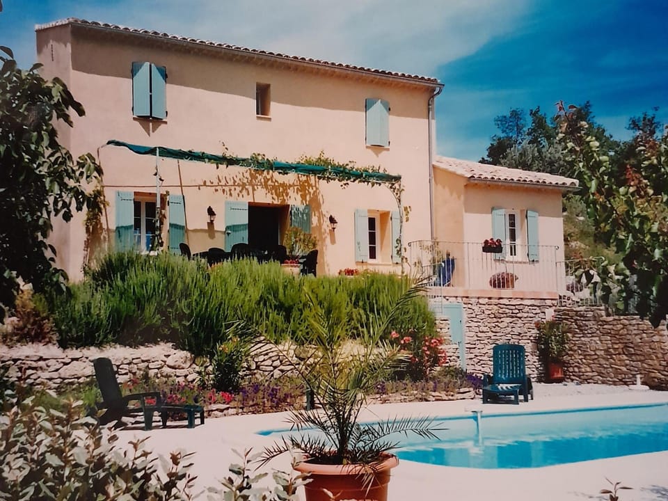 Beautiful Provencal farmhouse with private pool Hotel in Provence-Alpes-Côte d'Azur