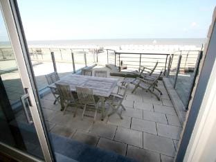 Seaside Comfort with Parking Hotel in Koksijde