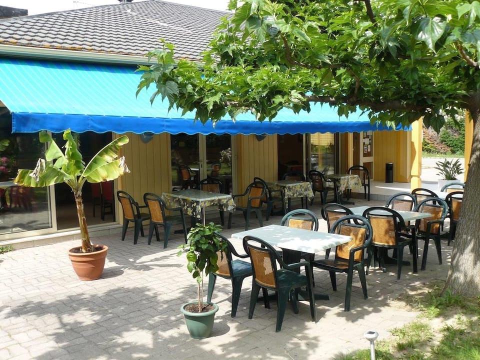 Logis Hôtel Acotel Hotel in Le Pontet