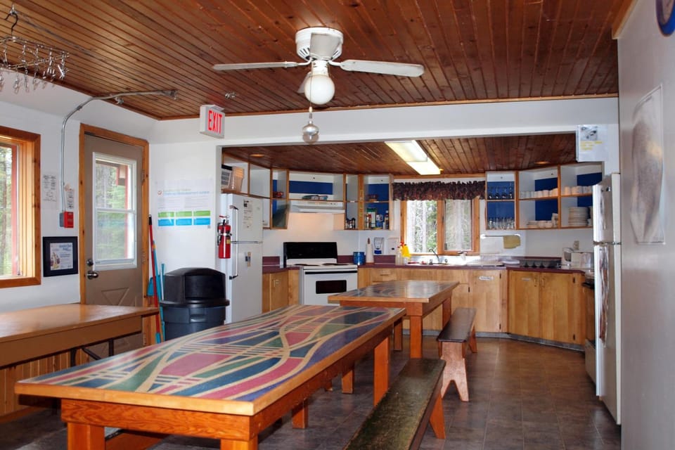 HI Castle Mountain - Hostel Hostel in Alberta