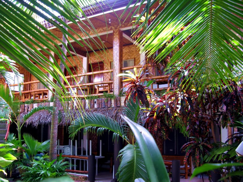Loves Beach and Dive Resort Resort in Central Visayas