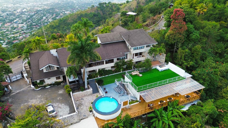Reggae Legends Estate Hotel in Kingston