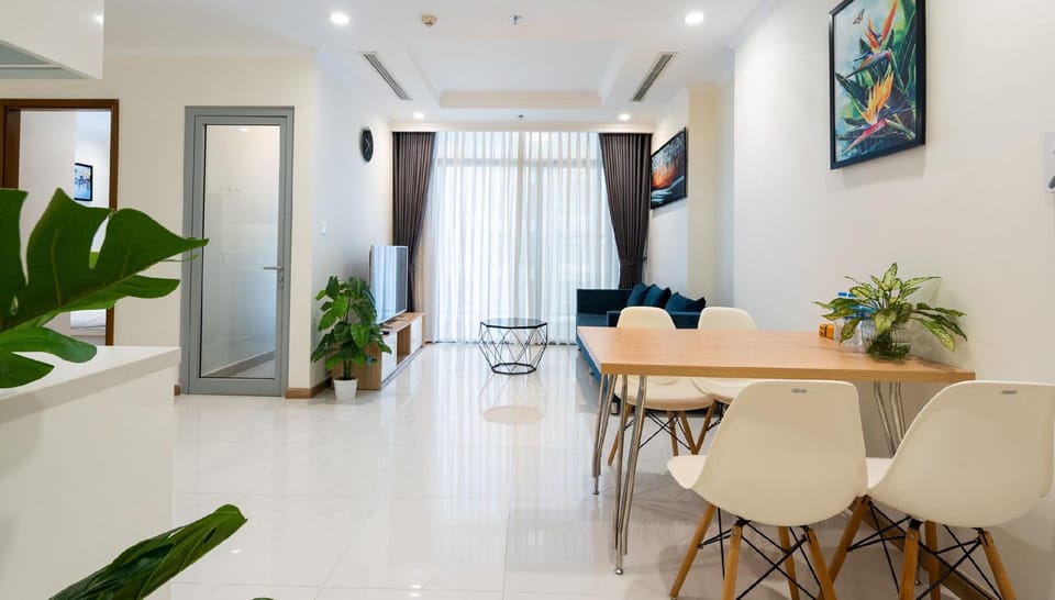 Hoa Tranh - Vinhomes Central Park Hotel in Ho Chi Minh City