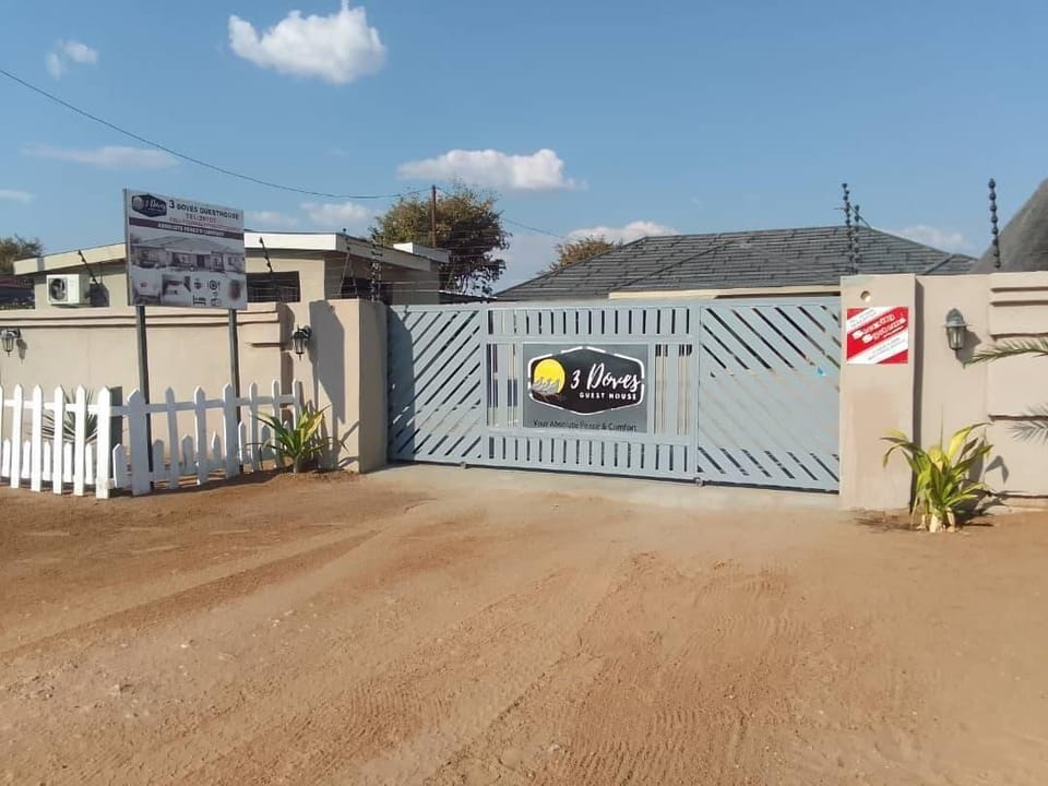 3 Doves Guest House Hotel in Africa