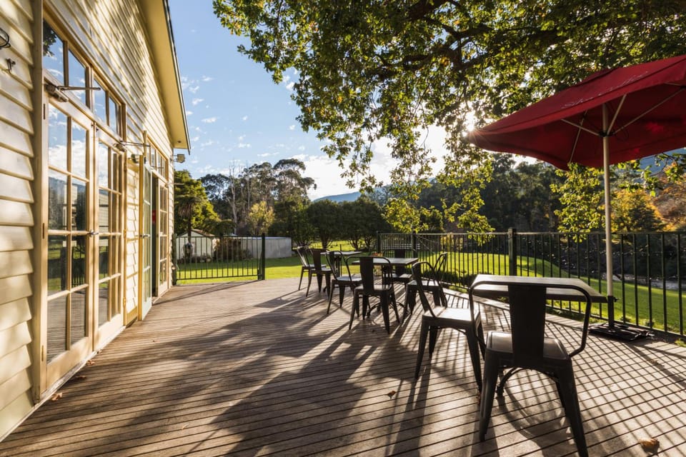 Oscar’s On The Yarra Hotel in Victoria