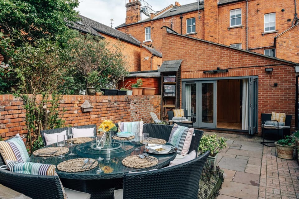 Henley Gardens - From 200 Per Night Hotel in Henley-on-Thames