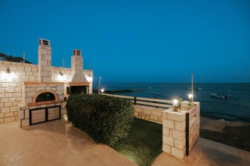 Seafront Villa Cside w BBQ and private yard Hotel in Crete