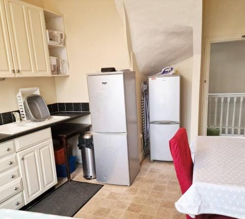 Tradesmen Inn 3-br 6-beds & Gated Parking Hotel in Norwich