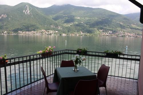 Albergo Ristorante Punta Dell'Est Hotel in Province of Brescia