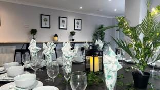 The Cheshire Gathering - Hot Tub   8 Bedroom Hotel in Wales