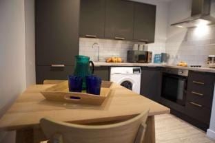 The Lower Gathering - Sale - Sleeps Up To 13 Hotel in England