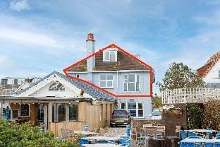 Chic 2-Bed Seafront Haven  Near Felpham Beach Hotel in Bognor Regis