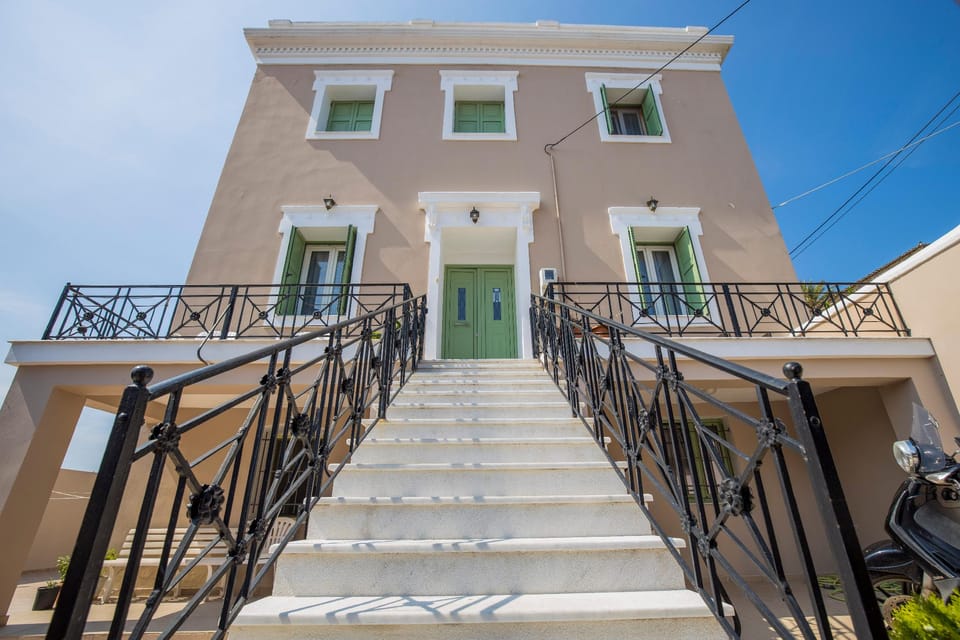 PYRGOS SOFOKLEOUS Hostel in İzmir Province