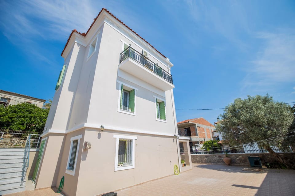 PYRGOS SOFOKLEOUS Hostel in İzmir Province