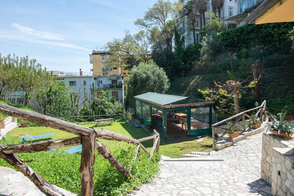 B&B La Nave Hotel in Naples