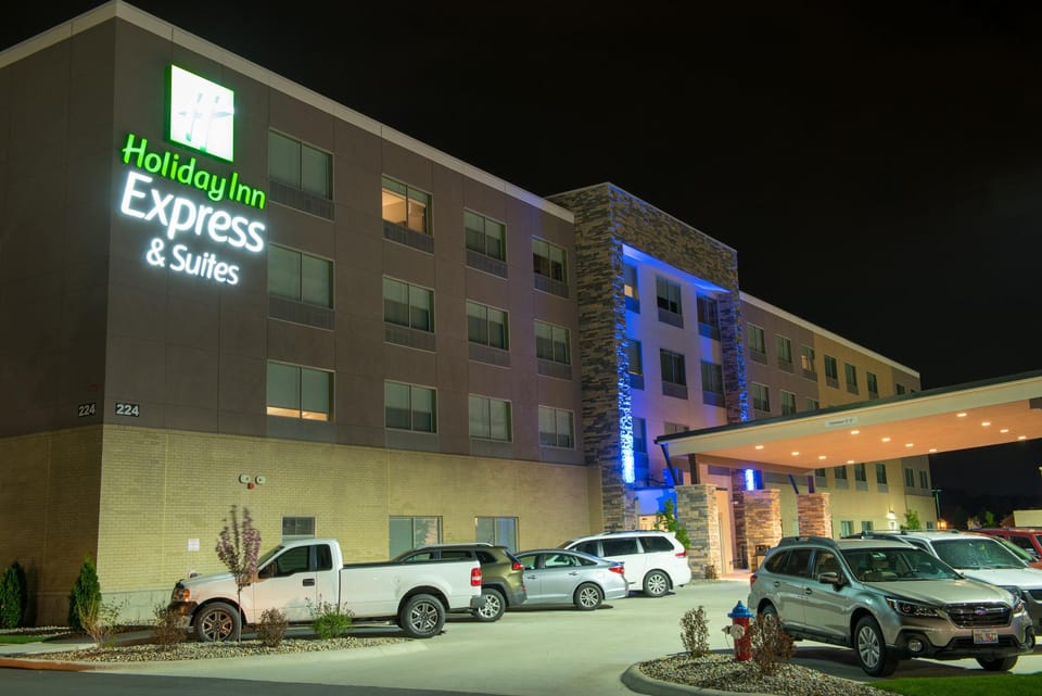 Holiday Inn Express and Suites Dayton Southwest By IHG Hotel in Kettering